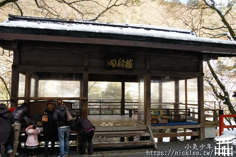 京都景點|冬天的貴船神社,日本繪馬發源地,水占卜有名,逛完神社可以去吃流水麵