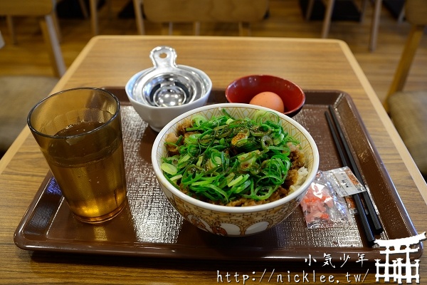 【日本連鎖餐廳】すき家的蔥蛋牛丼與泡菜牛丼