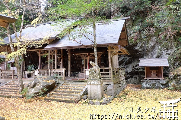 旅遊雜誌封面常客-岩戶落葉神社-遠離京都市區的金黃銀杏祕境
