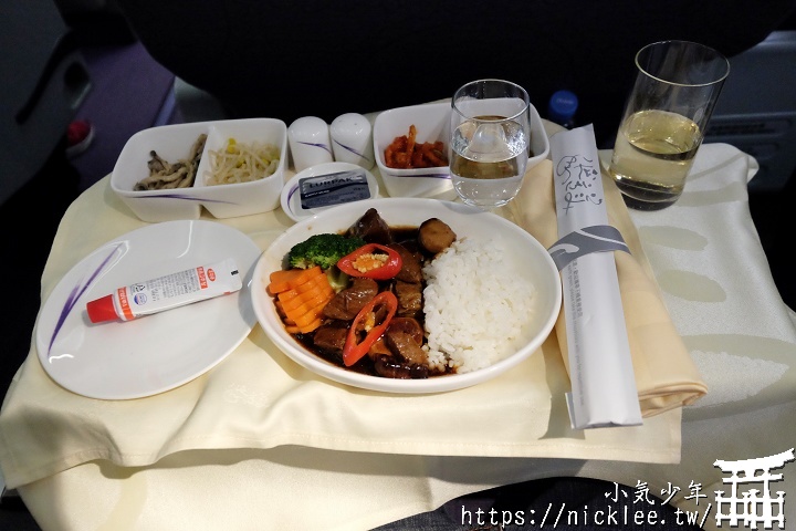 華航CI187-釜山飛台北-波音B737-800商務艙與釜山華航貴賓室KAL Lounge