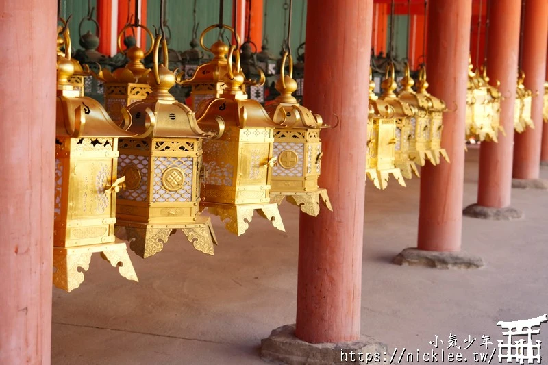 奈良景點-春日大社-有3千座具千年歷史的燈籠,鹿也比東大寺的善良