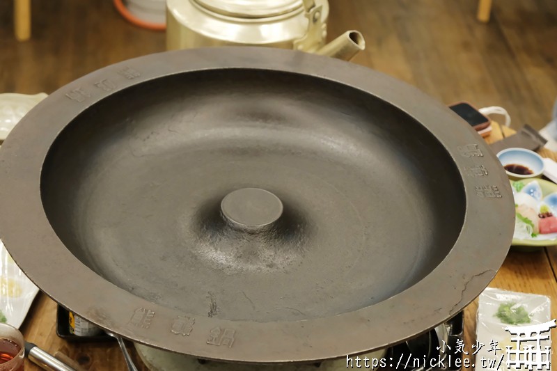 鹿兒島美食-南洲館熊襲鍋-使用超大型鐵鍋來煮黑豬肉火鍋