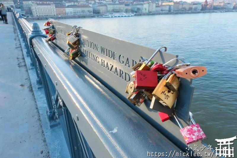 布達佩斯景點：匈牙利國會大廈、多瑙河畔的鞋子與鎖鏈橋