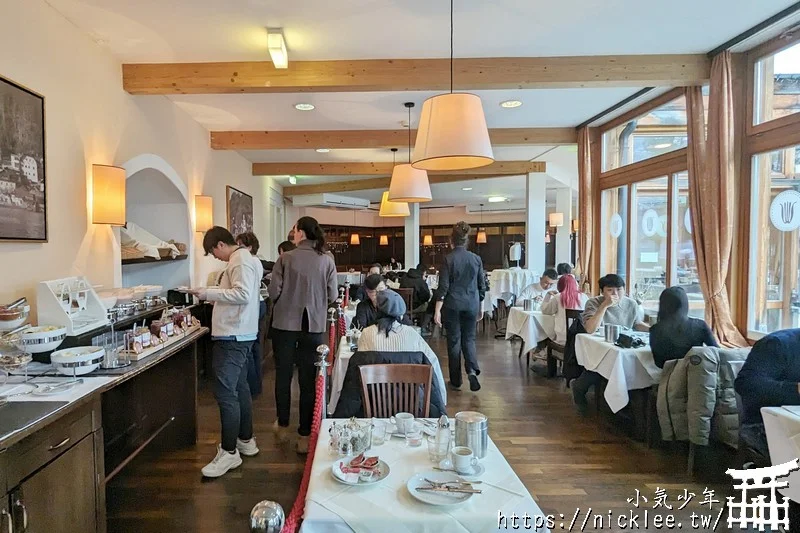 哈修塔特住宿-歷史酒店Heritage Hotel Hallstatt-面湖陽台房型,就在教堂碼頭旁邊