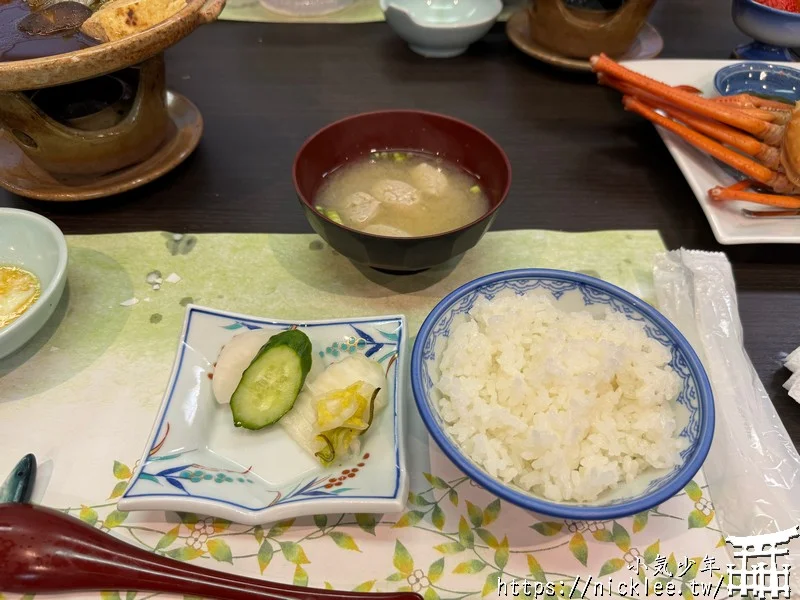 佐渡島住宿-MINAMI旅館-CP值高的溫泉小旅館,摩登和式雙床,豪華晚餐有和牛還有一整隻螃蟹