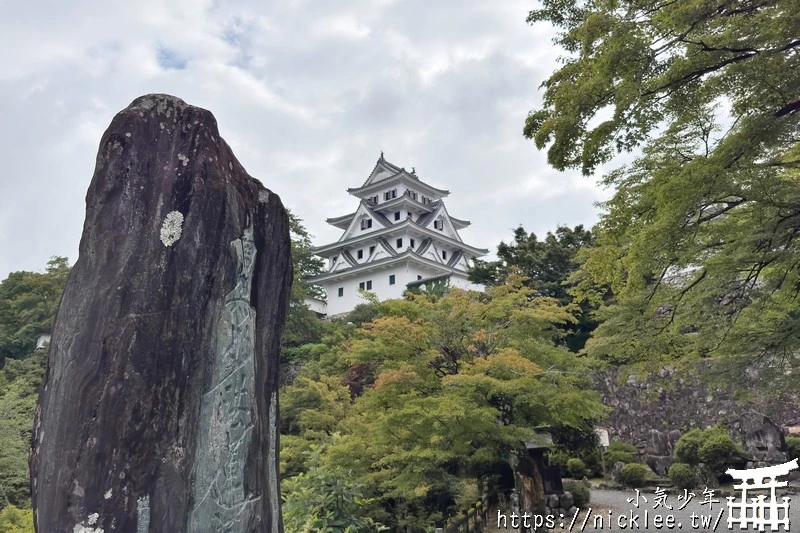 岐阜景點-郡上八幡城-有日本最美山城之稱,日本最古老的木造再建城