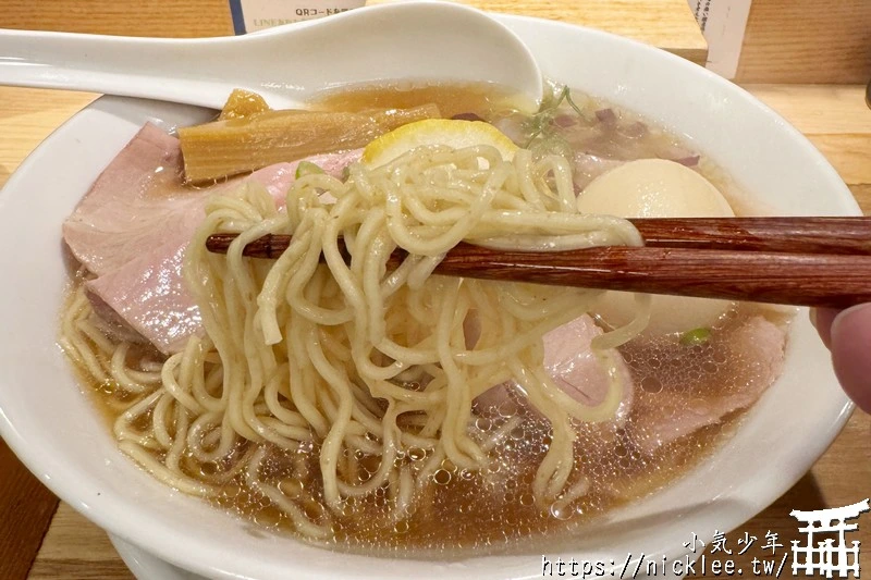 名古屋車站美食-拉麵雷杏(中華そば雷杏)-清淡醬油湯頭,加點生薑醬味道更好,推薦搭配叉燒飯