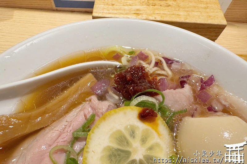 名古屋車站美食-拉麵雷杏(中華そば雷杏)-清淡醬油湯頭,加點生薑醬味道更好,推薦搭配叉燒飯