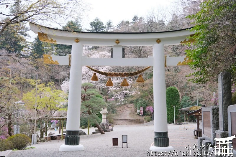 埼玉景點-寶登山神社-寶登山參道上種滿櫻花,神社的大黑天寶槌籤詩值得收藏