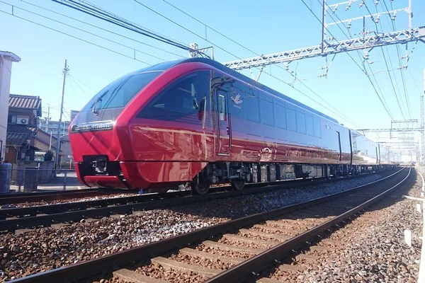 大阪到名古屋交通-最快速的私鐵電車-近鐵火之鳥(Hinotori),每小時1班,2.5小時以內直達名古屋